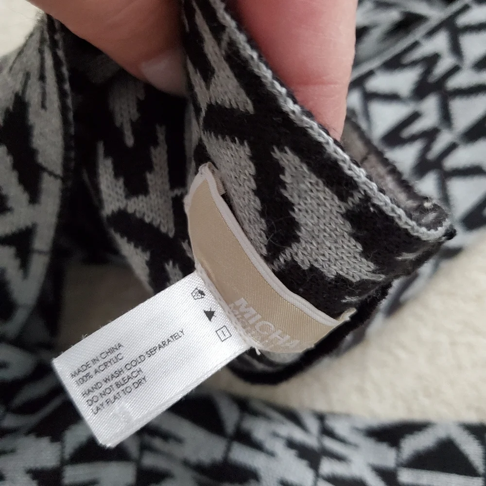 Michael Kors Black/Gray Infinity Logo Scarf